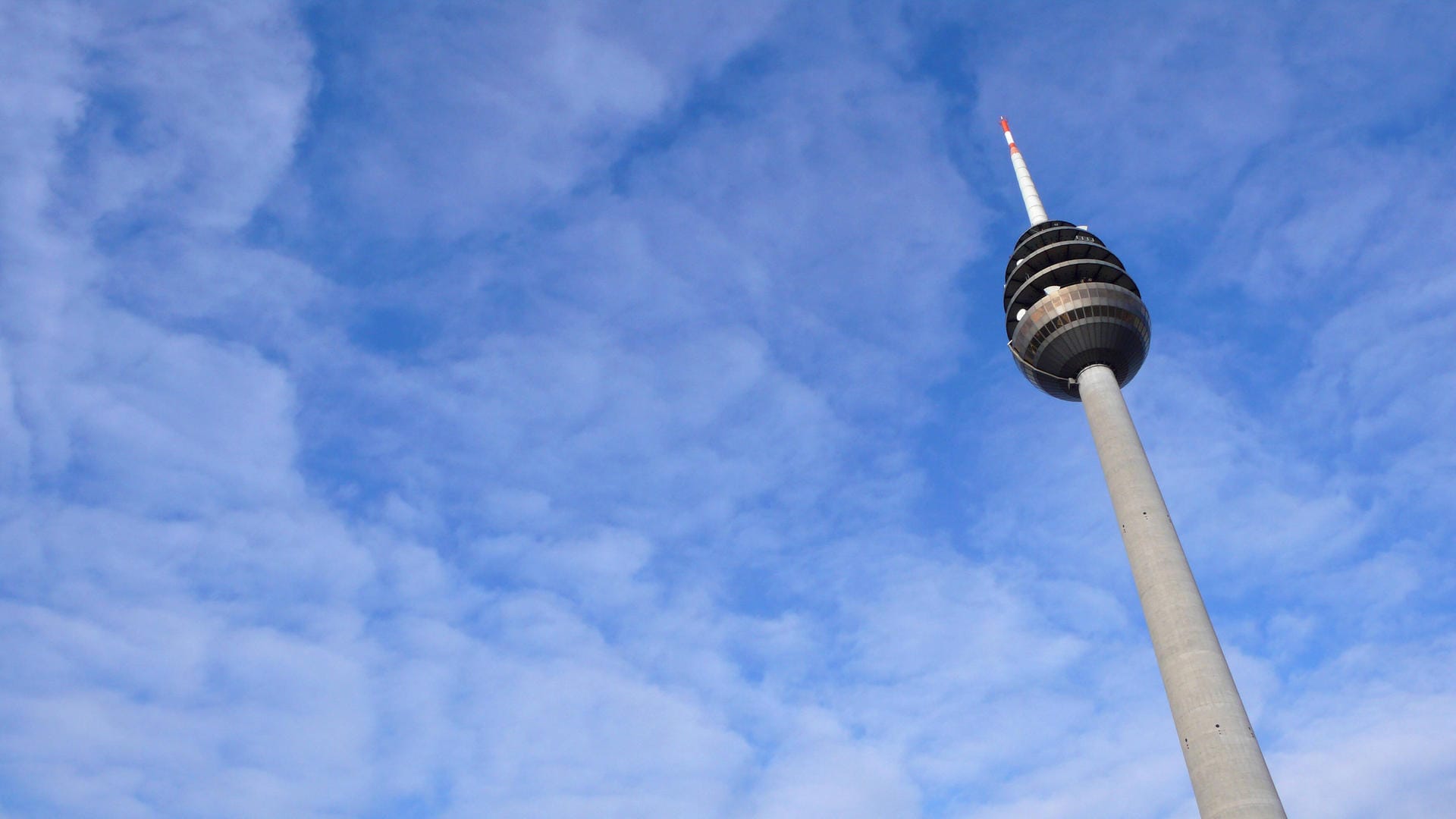 Das "Nürnberger Ei": Der Fernsehturm ist der dritthöchste nach dem Berliner und dem Frankfurter Funkturm. Das "Nürnberger Ei": Der Fernsehturm ist der dritthöchste nach dem Berliner und dem Frankfurter Funkturm.