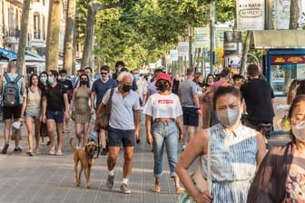 Touristen in Barcelona/Spanien: Wie gefährlich kann die Delta-Variante im Sommerurlaub werden?