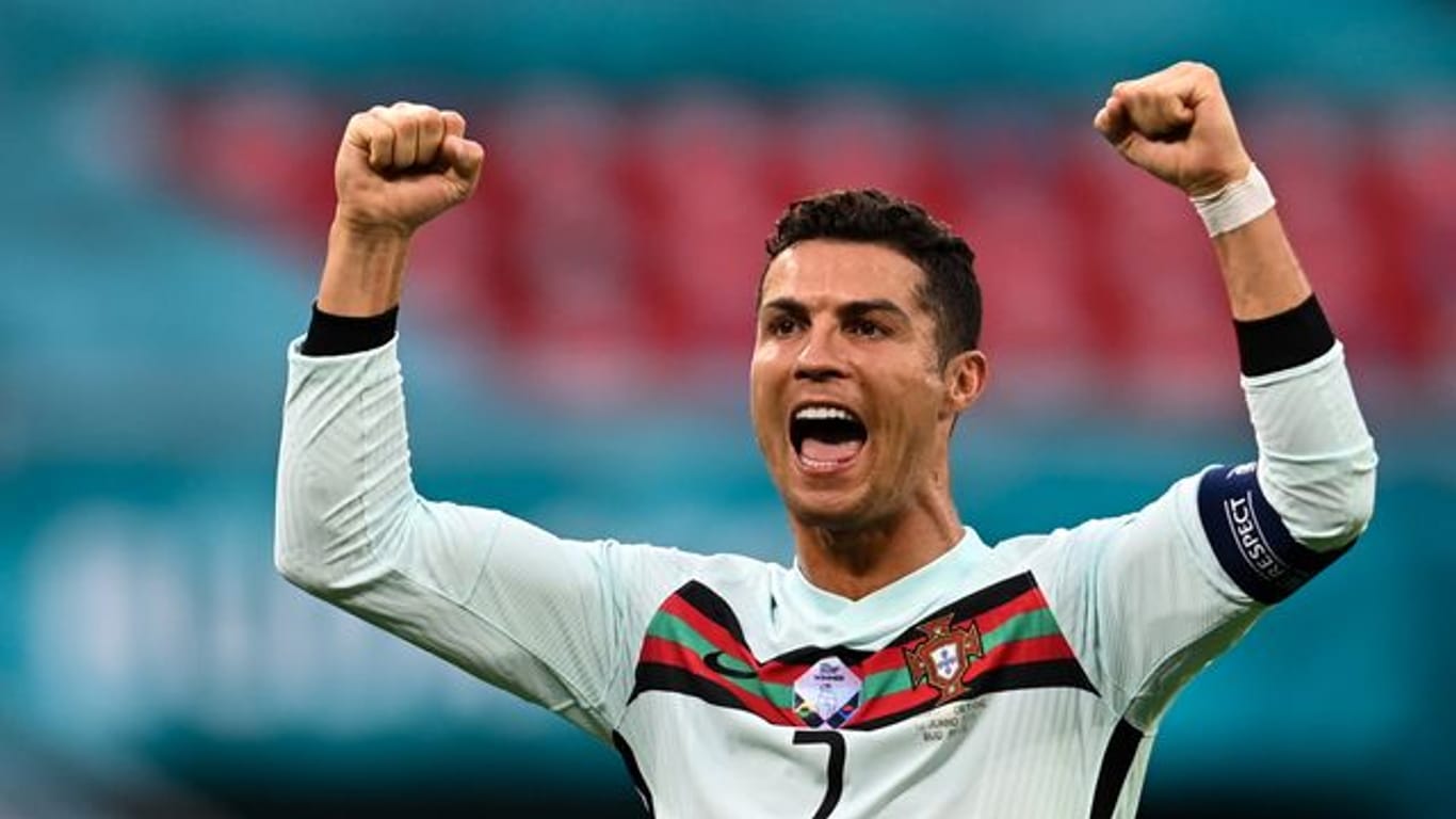 Stürmer-Star Cristiano Ronaldo jubelt über einen Sieg mit Portugal.