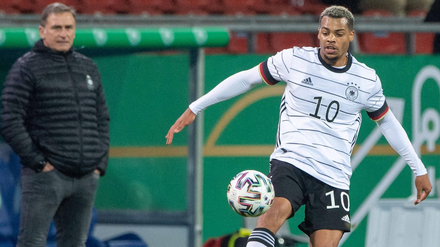 Von Stefan Kuntz (l.) konnte Lukas Nmecha in der U21 viel lernen.