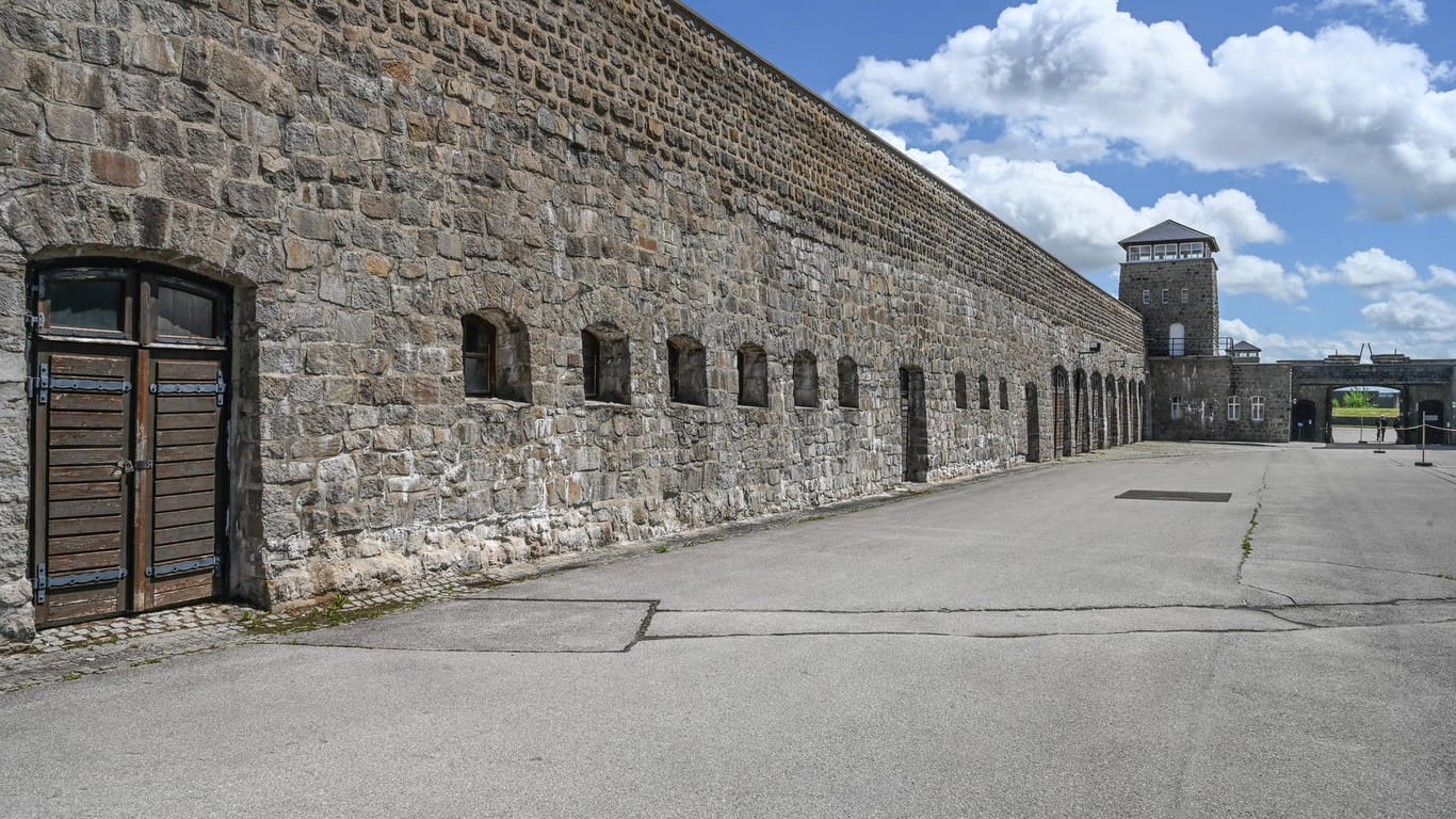 Das Konzentrationslager Mauthausen in Oberösterreich (Archivbild): Zusammen mit zwei anderen Wachmännern soll der Angeklagte mindestens 19 Menschen erschossen haben.