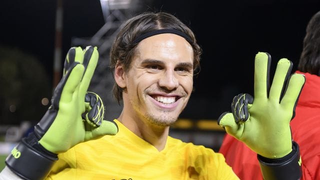 Der Schweizer Fußball-Nationalspieler Yann Sommer ist zum zweiten Mal Vater geworden.