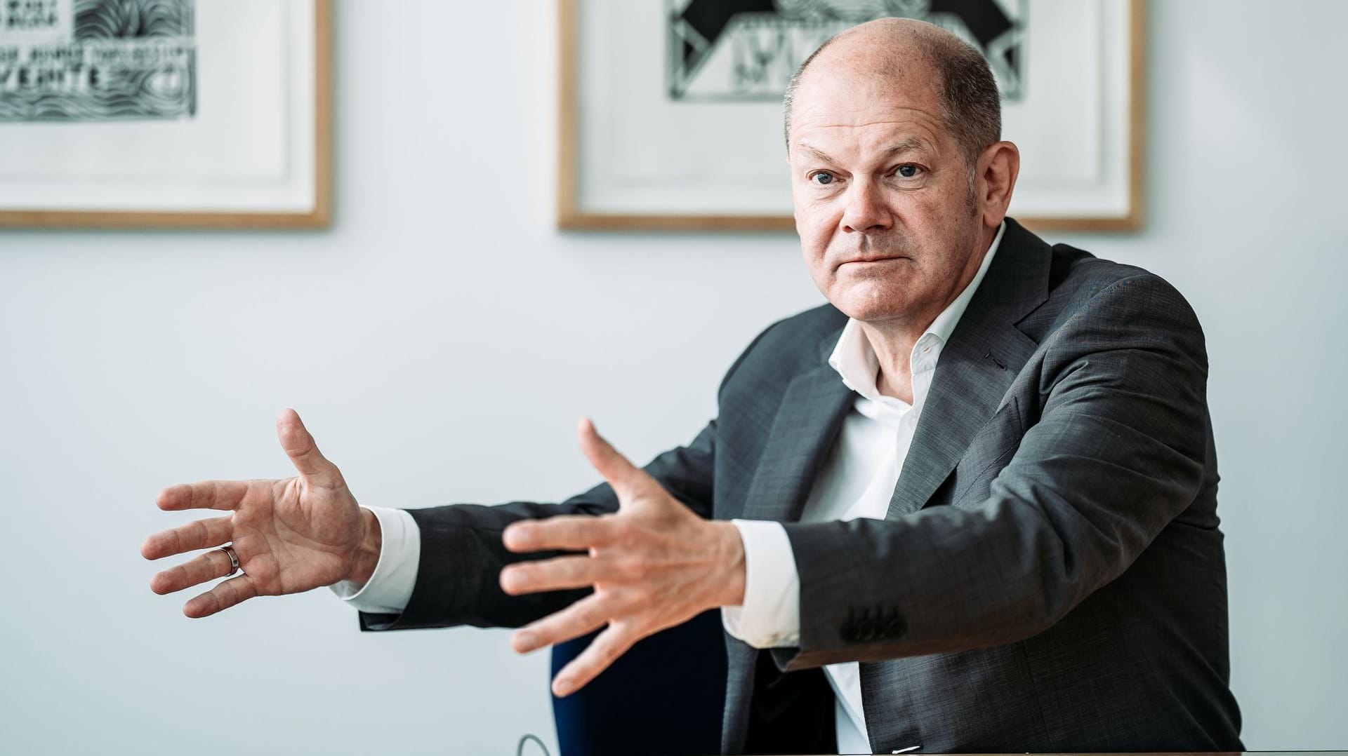 EEG-Umlage abschaffen? "Eine vierköpfige Familie spart dann im Schnitt 300 Euro pro Jahr an Stromkosten", sagt Olaf Scholz.