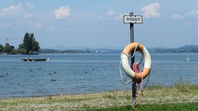 Ersthelfer sollten nicht überstürzt versuchen, Ertrinkende selbst zu retten.