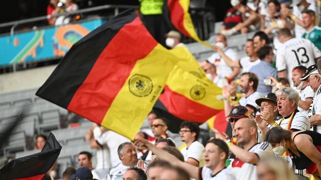 Beim DFB-Spiel gegen Frankreich hielten sich nur wenige Zuschauer an die Maskenpflicht.