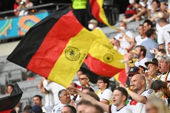 Beim DFB-Spiel gegen Frankreich hielten sich nur wenige Zuschauer an die Maskenpflicht.