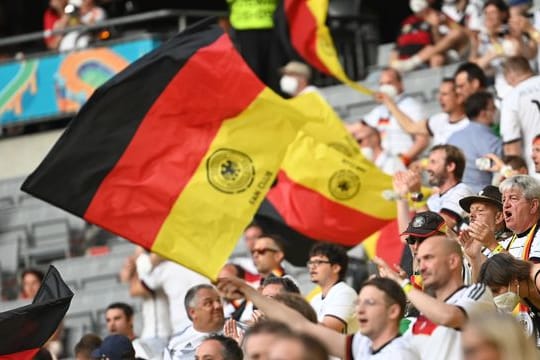 Beim DFB-Spiel gegen Frankreich hielten sich nur wenige Zuschauer an die Maskenpflicht.