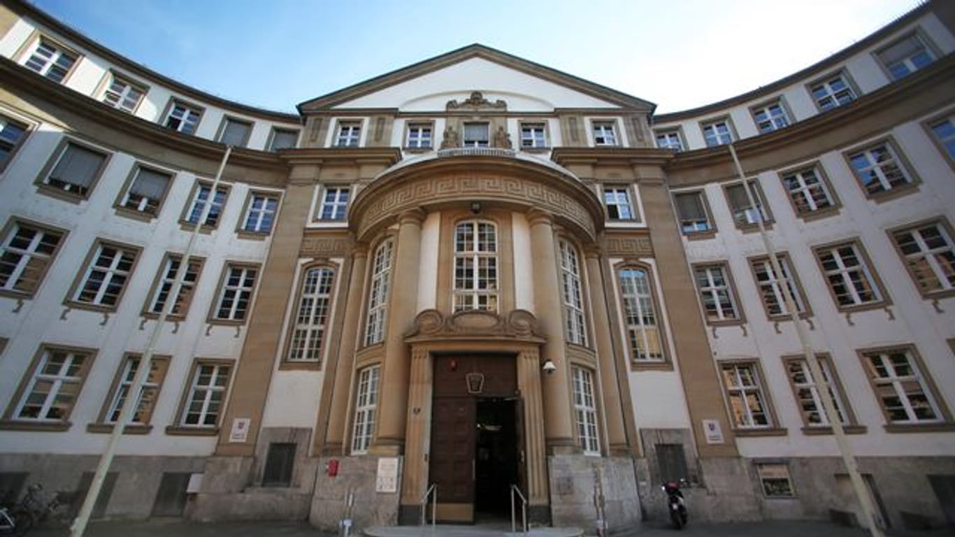 Die Außenfassade des Land- und Amtsgerichtes in Frankfurt: Ein 32-Jähriger ist zu einer mehrjährigen Haftstrafe verurteilt worden.