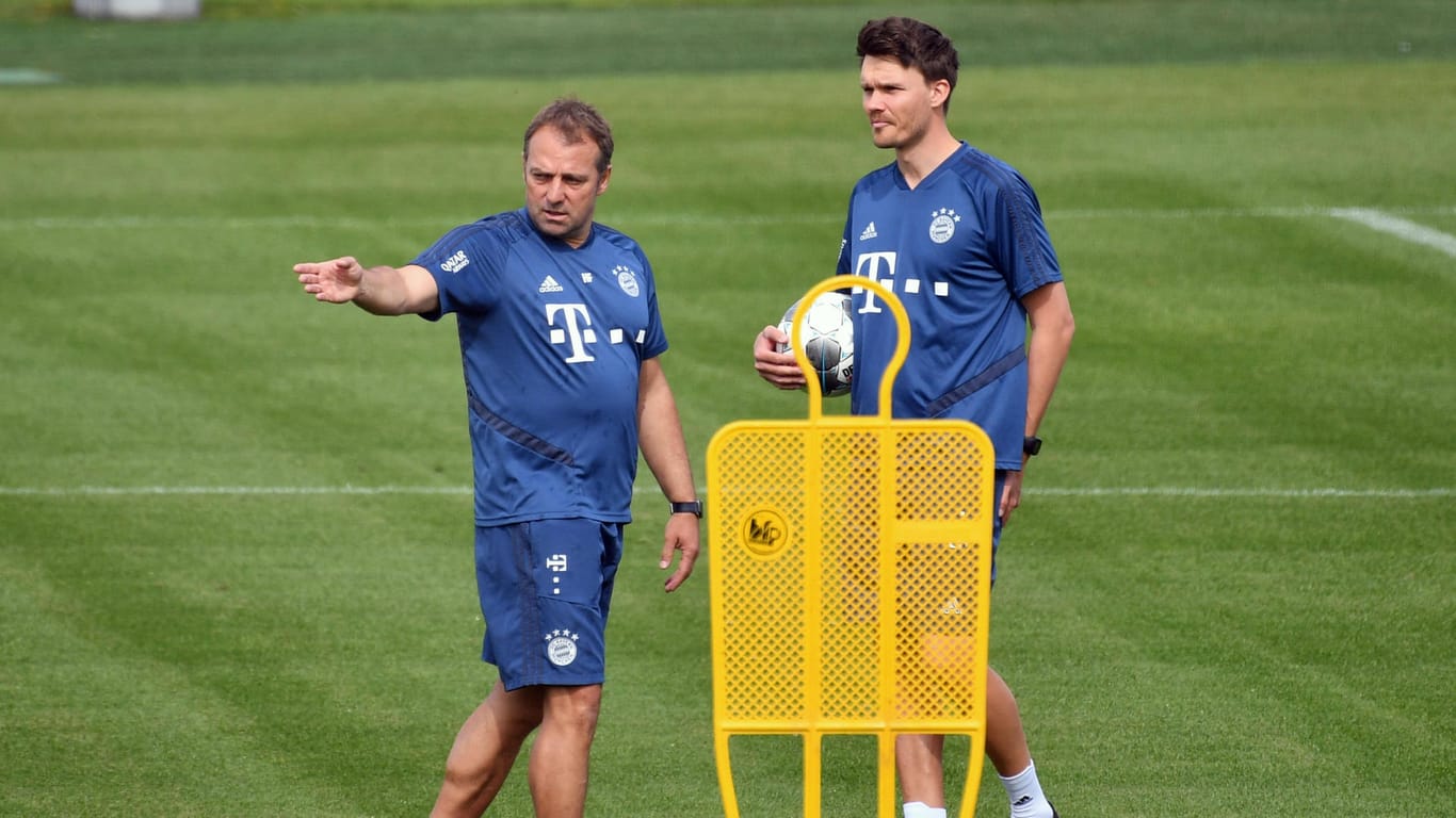 Danny Röhl (r.) neben Hansi Flick: Der Assistent könnte dem zukünftigen Bundestrainer folgen.