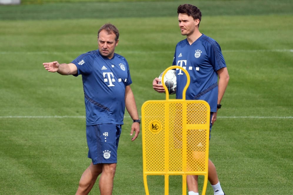 Danny Röhl (r.) neben Hansi Flick: Der Assistent könnte dem zukünftigen Bundestrainer folgen.