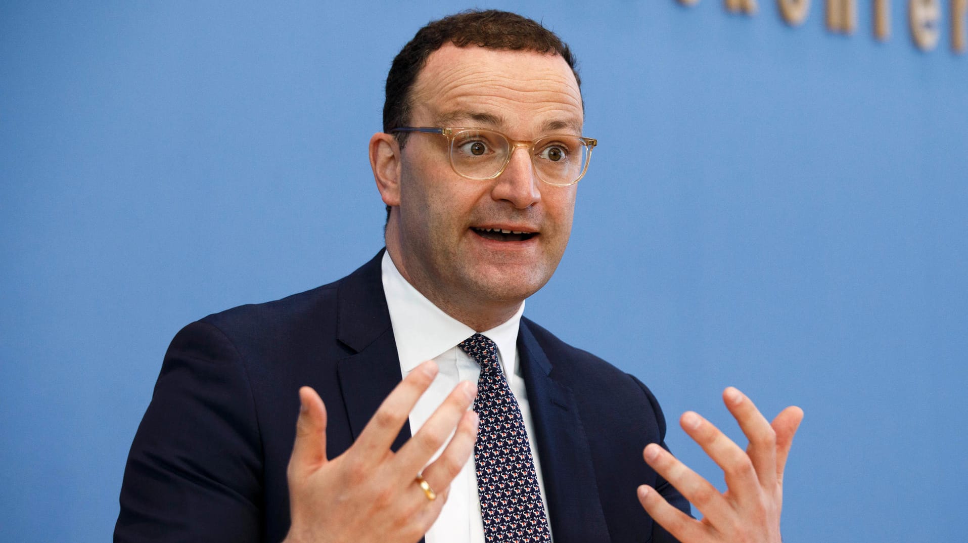 Jens Spahn: Der Gesundheitsminister will Betrugsspekulationen bei der Angabe von Intensivbettenplätzen prüfen. Jens Spahn: Der Gesundheitsminister will Betrugsspekulationen bei der Angabe von Intensivbettenplätzen prüfen.