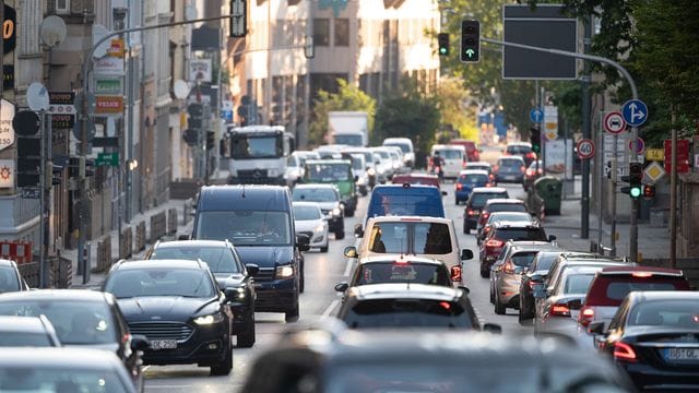 Dichter Verkehr in der Stadt