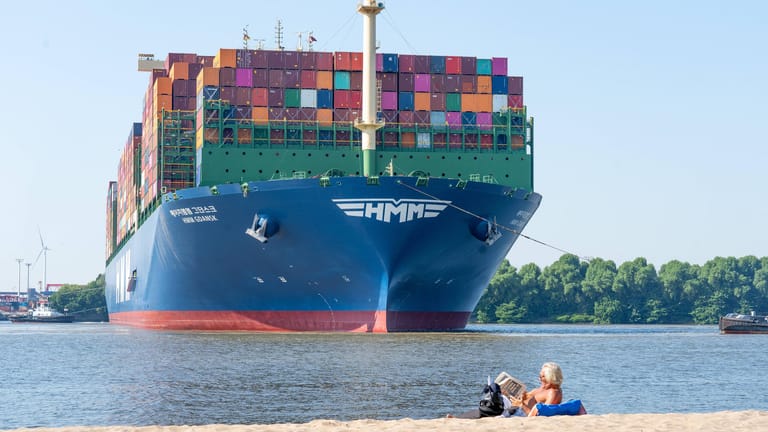 Eines der größten Containerschiffe der Welt im Hamburger Hafen: Die Ozon-Konzentration in der Hansestadt ist hoch.