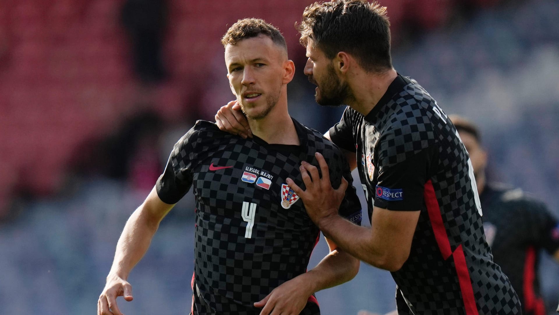 Kroatiens Ivan Perisic (l.) traf kurz nach der Halbzeit zum 1:1-Endstand.