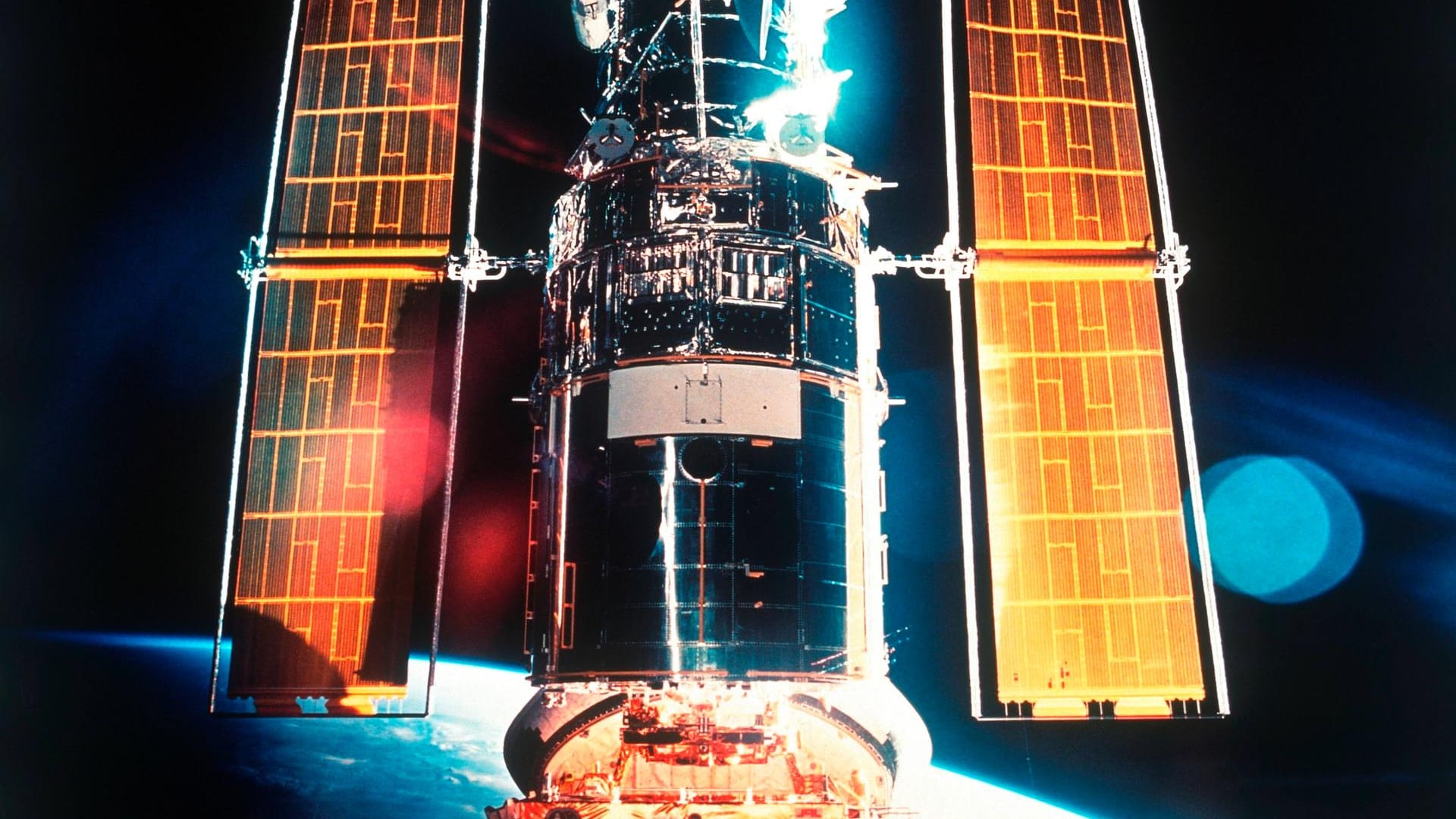 Das Weltraumteleskop Hubble funkt seit 1990 Bilder aus dem All (Archivbild). Jetzt bereitet ein Computer Probleme.