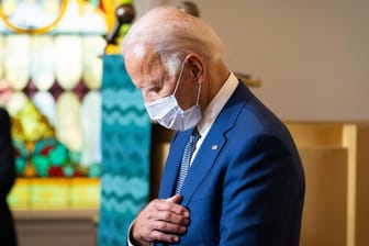 Joe Biden bei einem Kirchenbesuch in Wisconsin (Archivbild). Die amerikanischen Bischöfe wollen ihm und anderen Prominenten die Kommunion verwehren.