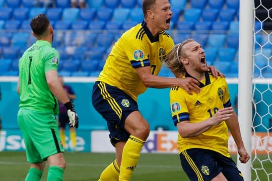 Emil Forsberg (r) erzielte für die Schweden das Tor des Tages.