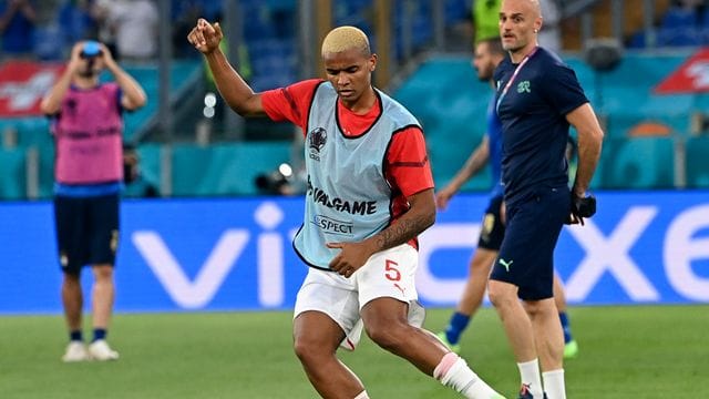 Manuel Akanji ist mit der Schweiz gegen die Türkei gefordert.