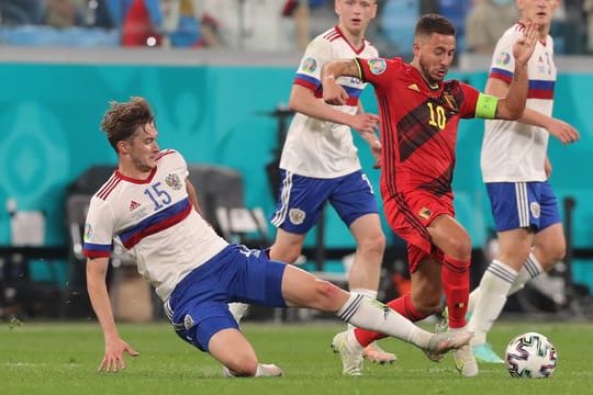 Macht laut Meinung seines Ex-Coaches zu wenig aus seinem Talent: Belgiens Eden Hazard (r).