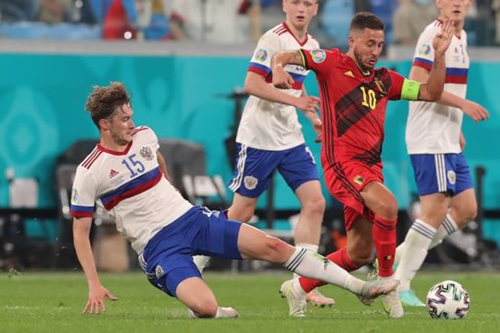 Macht laut Meinung seines Ex-Coaches zu wenig aus seinem Talent: Belgiens Eden Hazard (r).