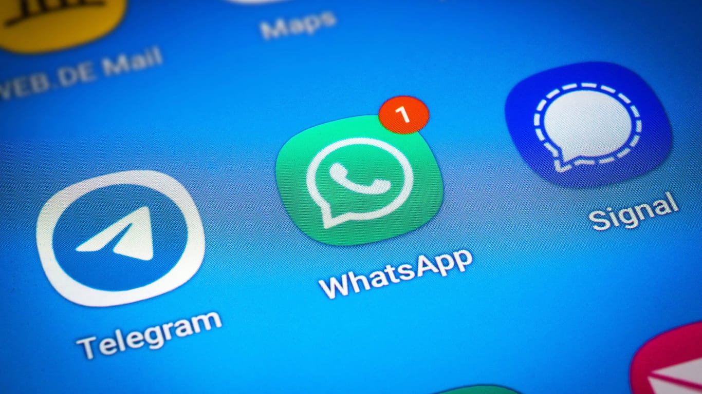 Messenger-Apps: WhatsApp (Mitte) leidet zunehmend unter einem Imageverlust.