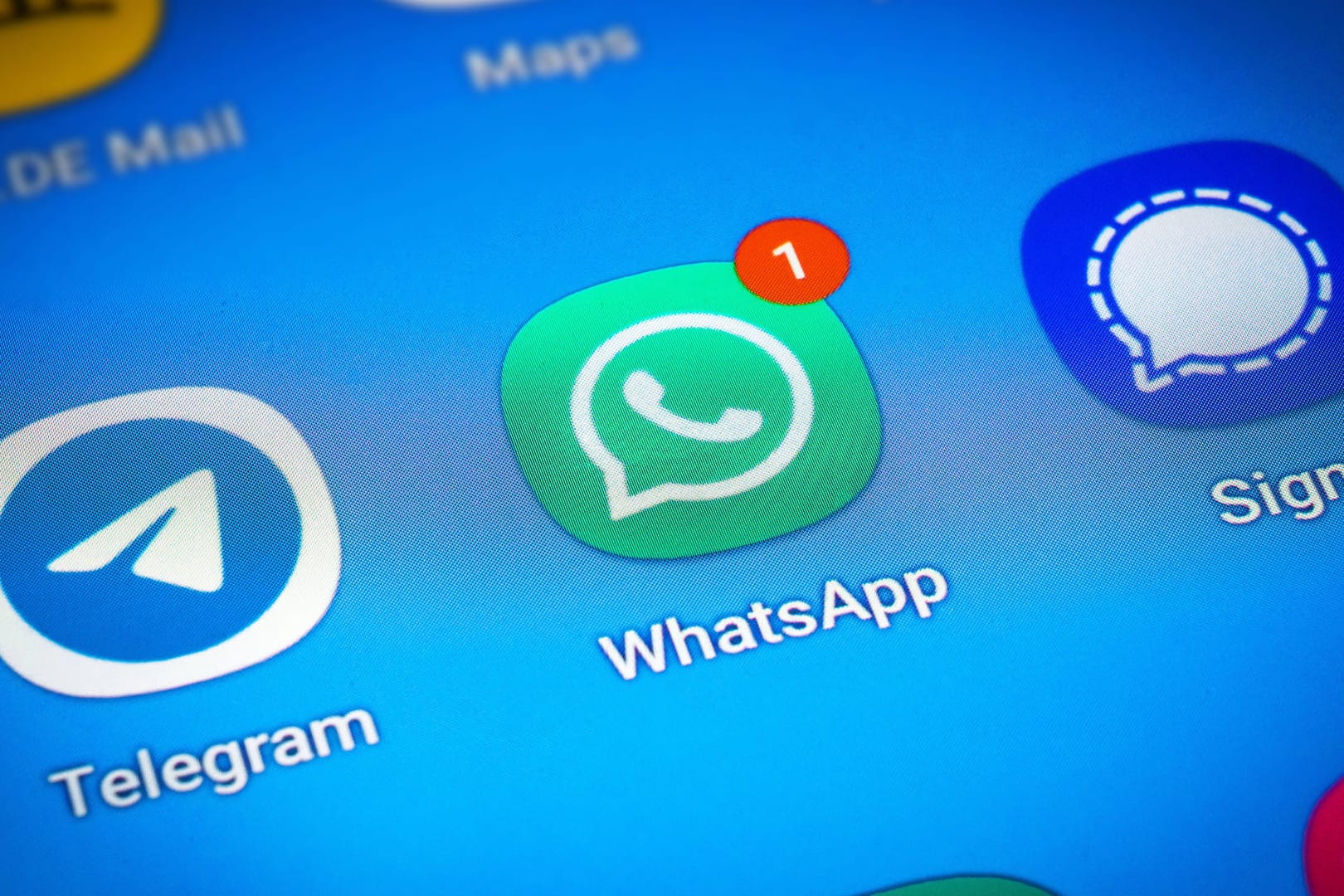 Messenger-Apps: WhatsApp (Mitte) leidet zunehmend unter einem Imageverlust.