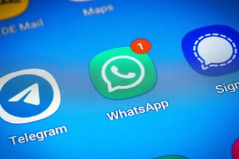 Messenger-Apps: WhatsApp (Mitte) leidet zunehmend unter einem Imageverlust.
