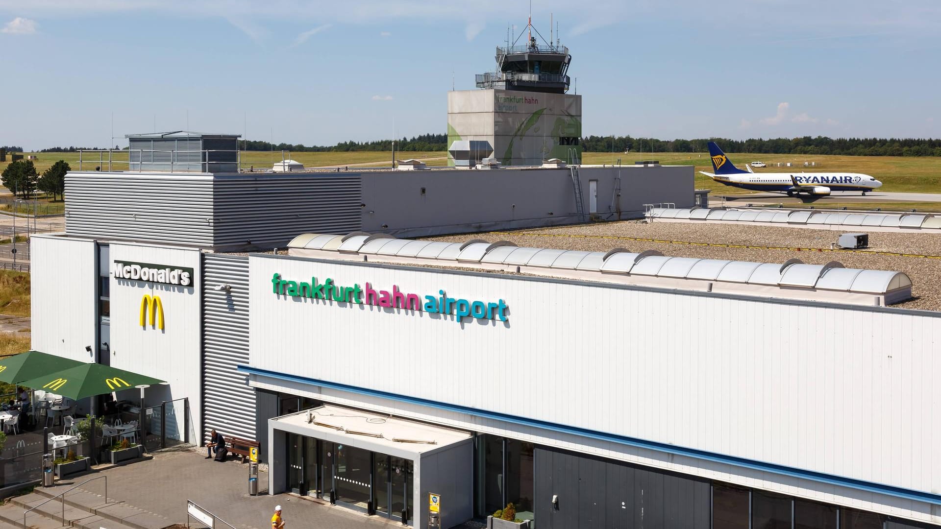 Der Flughafen Frankfurt-Hahn: 44 Personen sind hier unerlaubt nach Deutschland eingereist.