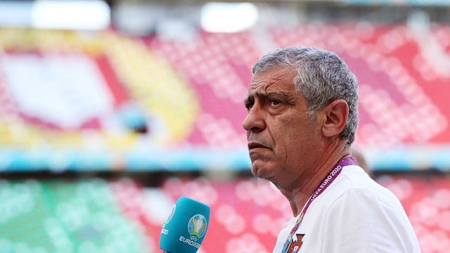 Portugals Trainer Fernando Santos während eines Interviews.