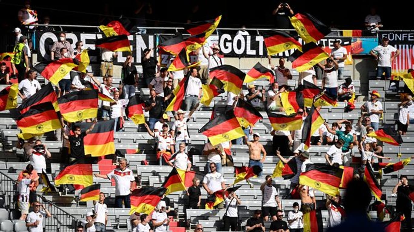 Deutsche Fans beim Spiel Portugal - Deutschland