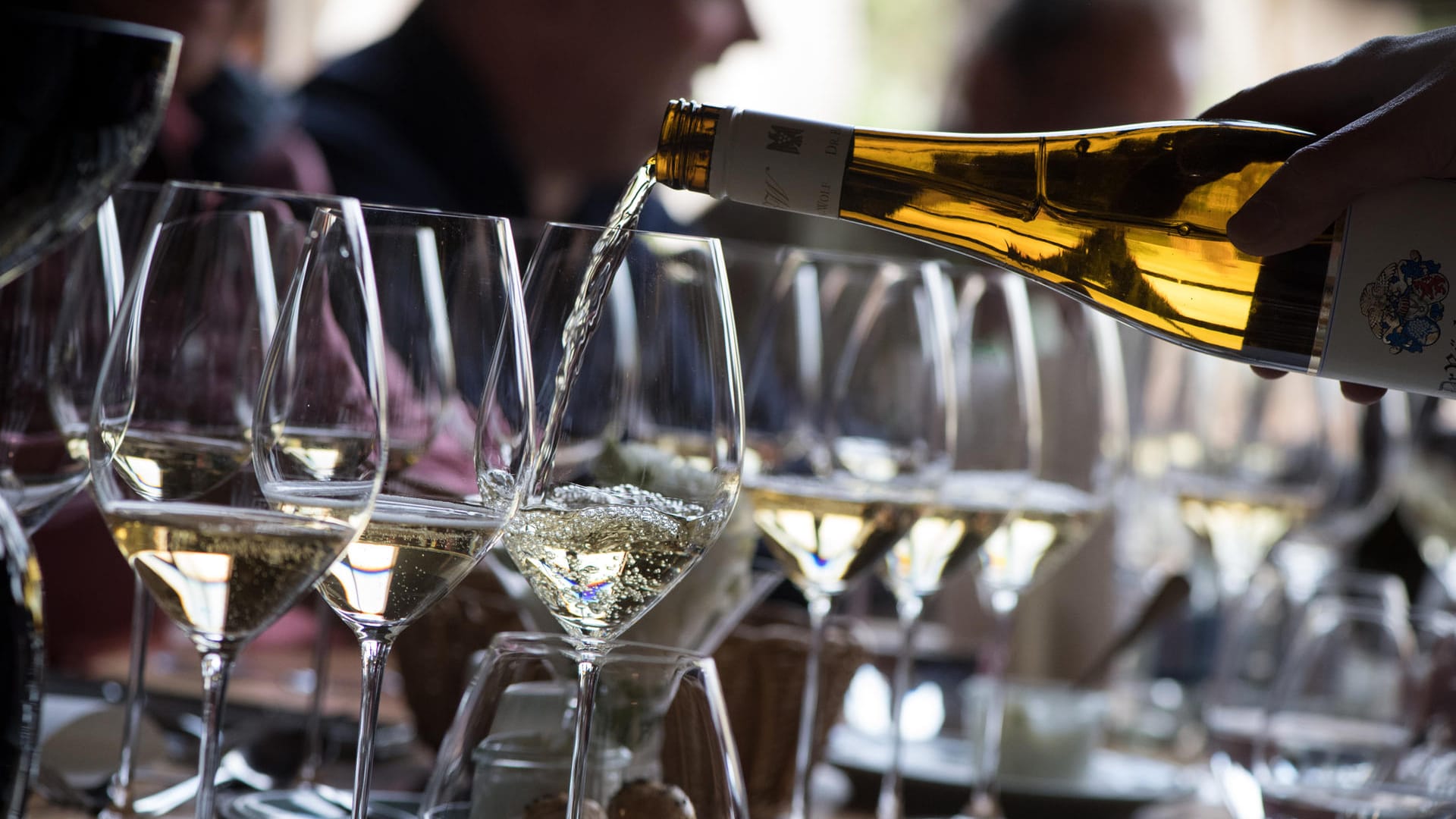 Schluss mit Steuern auf Sekt (Symbolbild): Ein großer Teil der Linke-Delegierten stimmte für den Antrag.