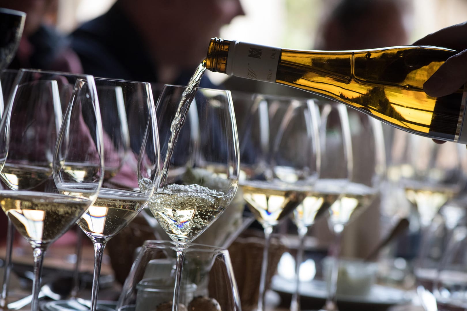 Schluss mit Steuern auf Sekt (Symbolbild): Ein großer Teil der Linke-Delegierten stimmte für den Antrag.