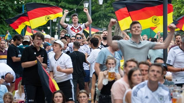 Die Biergärten rund um München waren voll besetzt.