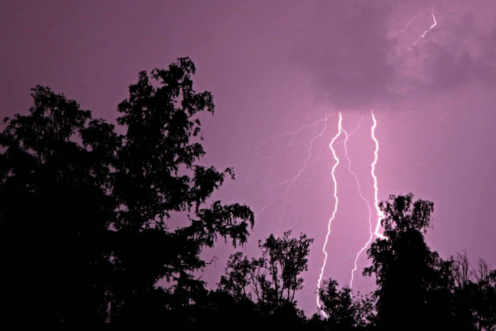 Schweres Gewitter tobte in der Nacht zum Sonntag über dem Ruhrgebiet.