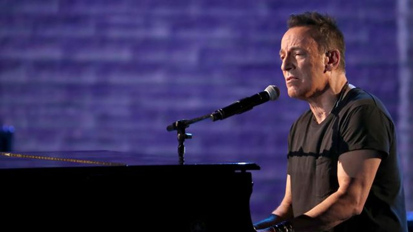 Bruce Springsteen, US-amerikanischer Musiker, tritt während der Verleihung der 72.