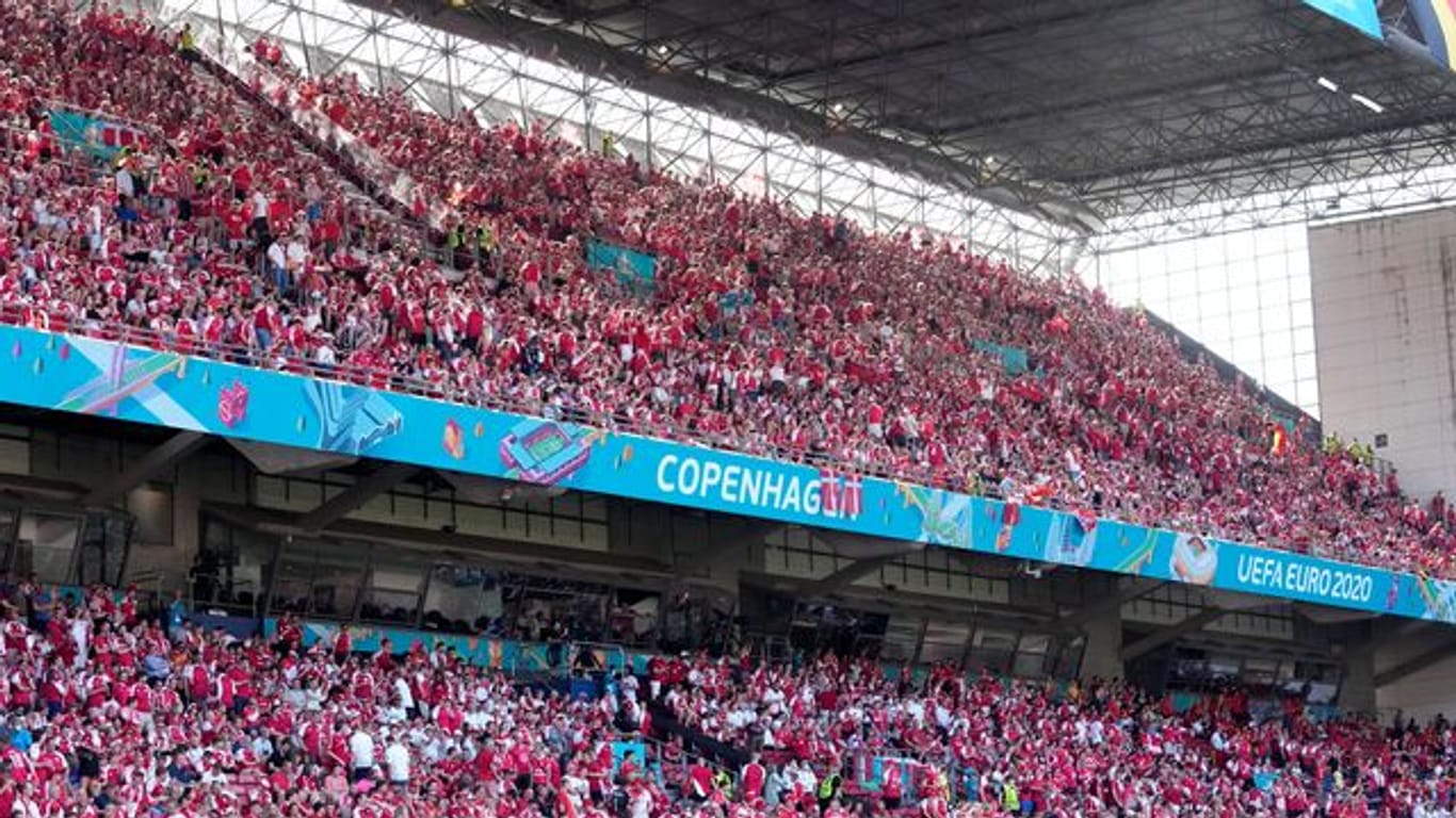Dänische Fans in der Kopenhagener Arena.