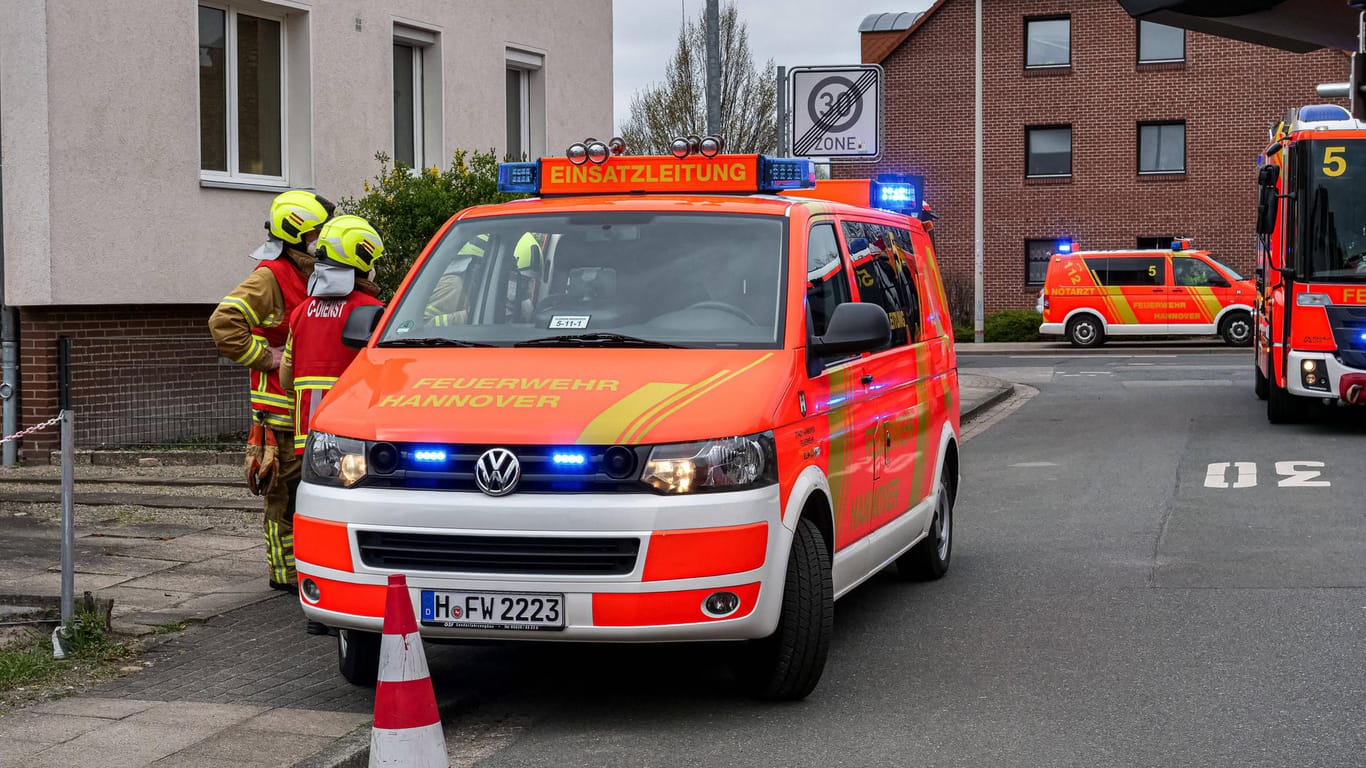 Die Feuerwehr Hannover (Archivbild): Zur Sicherheit wurde die Stromversorgung unterbrochen.