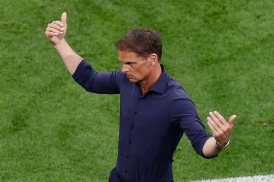 Bekam wieder ein Botschaft via Flugzeig überbracht: Frank de Boer.