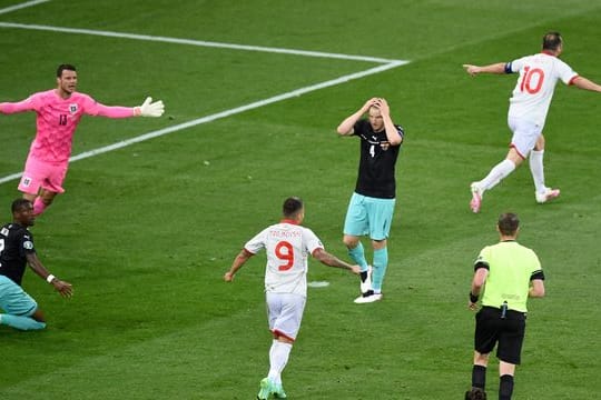 Goran Pandev (r) bejubelt seinen Treffer gegen Österreich.