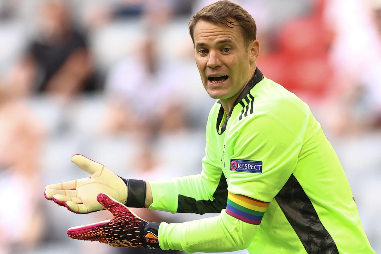 Gegenstand von Uefa-Ermittlungen? Manuel Neuer mit Regenbogen-Kapitänsbinde im Spiel gegen Portugal.