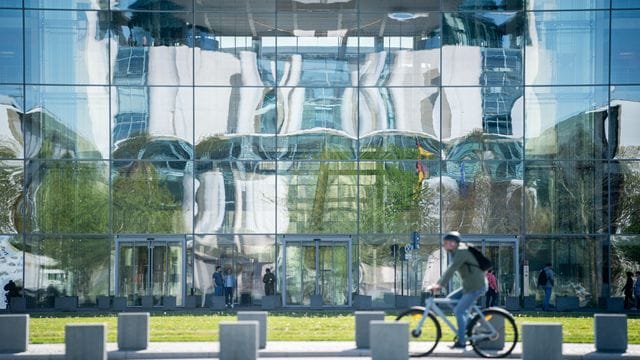 Spiegelung des Bundeskanzleramts