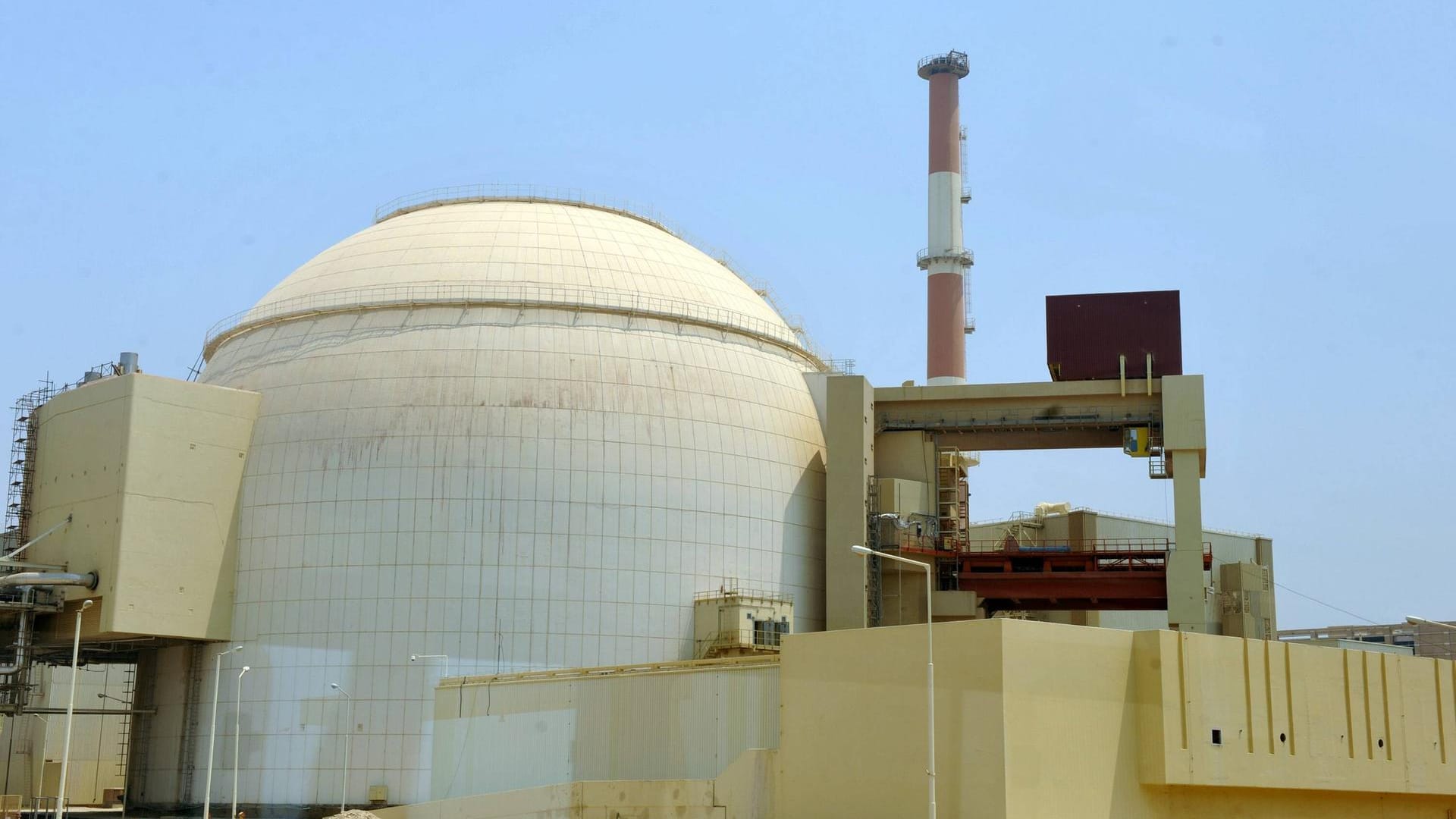 Iranisches Atomkraftwerk: Das Werk ist den Behörden zufolge wegen eines technischen Fehlers abgeschaltet worden. Iranisches Atomkraftwerk: Das Werk ist den Behörden zufolge wegen eines technischen Fehlers abgeschaltet worden.