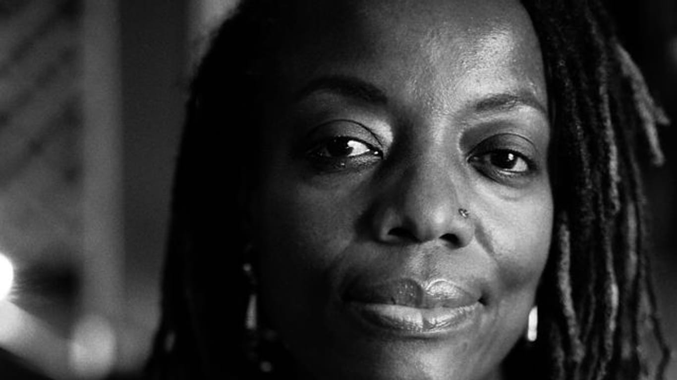 Die simbabwische Autorin und Filmemacherin Tsitsi Dangarembga.