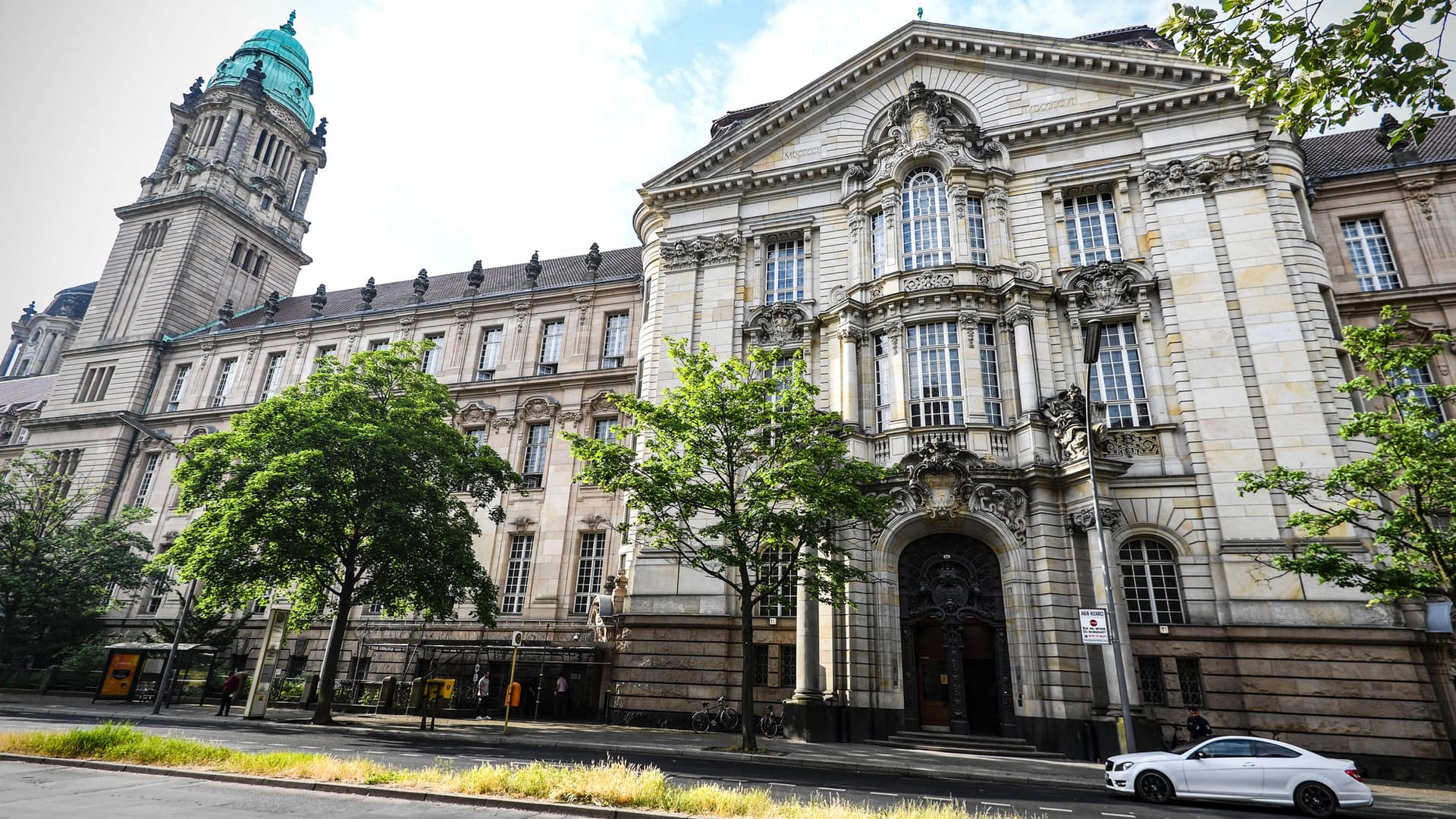 Blick auf das Landgericht in Berlin-Moabit: Hier wurde Anna-Maria Ferchichi im Prozess gegen Clanchef Arafat Abou-Chaker befragt.