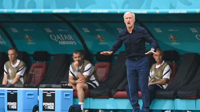 Der französische Trainer Didier Deschamps kann dem Remis gegen Ungarn etwas Positives abgewinnen.