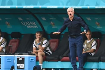 Der französische Trainer Didier Deschamps kann dem Remis gegen Ungarn etwas Positives abgewinnen.