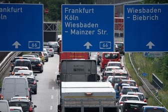 Stau auf der A66 nach Brückensperrung