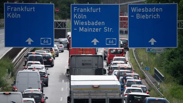 Stau auf der A66 nach Brückensperrung