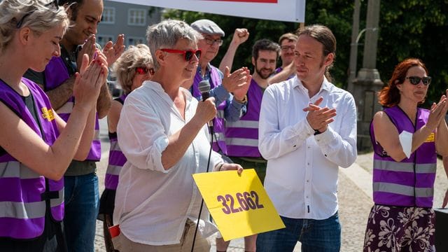 Initiative "Deutsche Wohnen und Co enteignen Initiative "Deutsche Wohnen und Co enteignen