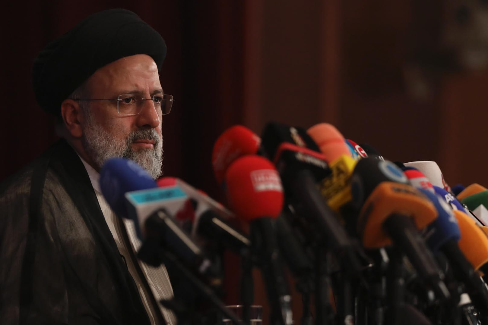 Iran's neuer Präsident Ebrahim Raeissi: "Biden muss als erstes alle Sanktionen aufheben, um die USA im Iran wieder glaubwürdig erschienen zu lassen"